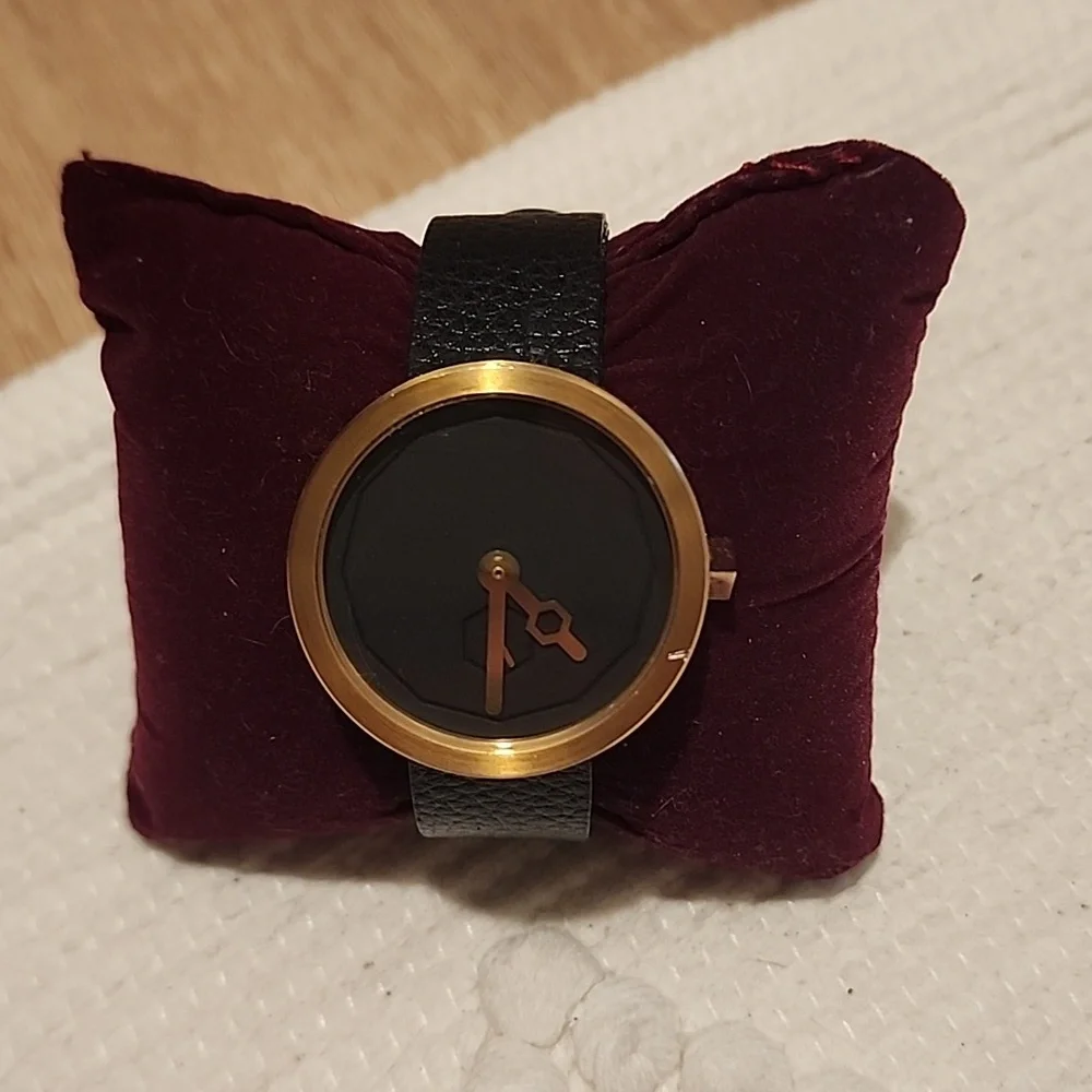 Aark Watch - Picture 1 of 5